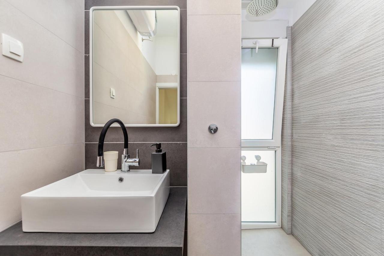 Apartments Solis Lacus Penthouse Njivice Bagian luar foto