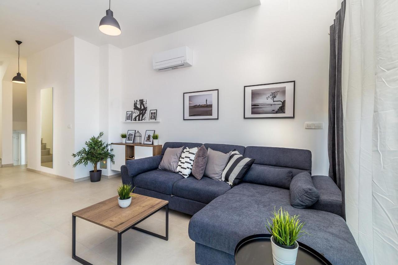 Apartments Solis Lacus Penthouse Njivice Bagian luar foto