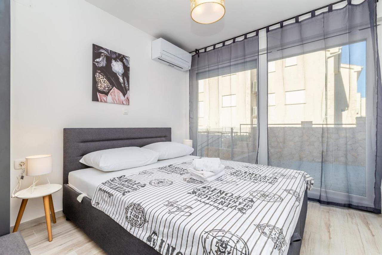 Apartments Solis Lacus Penthouse Njivice Bagian luar foto