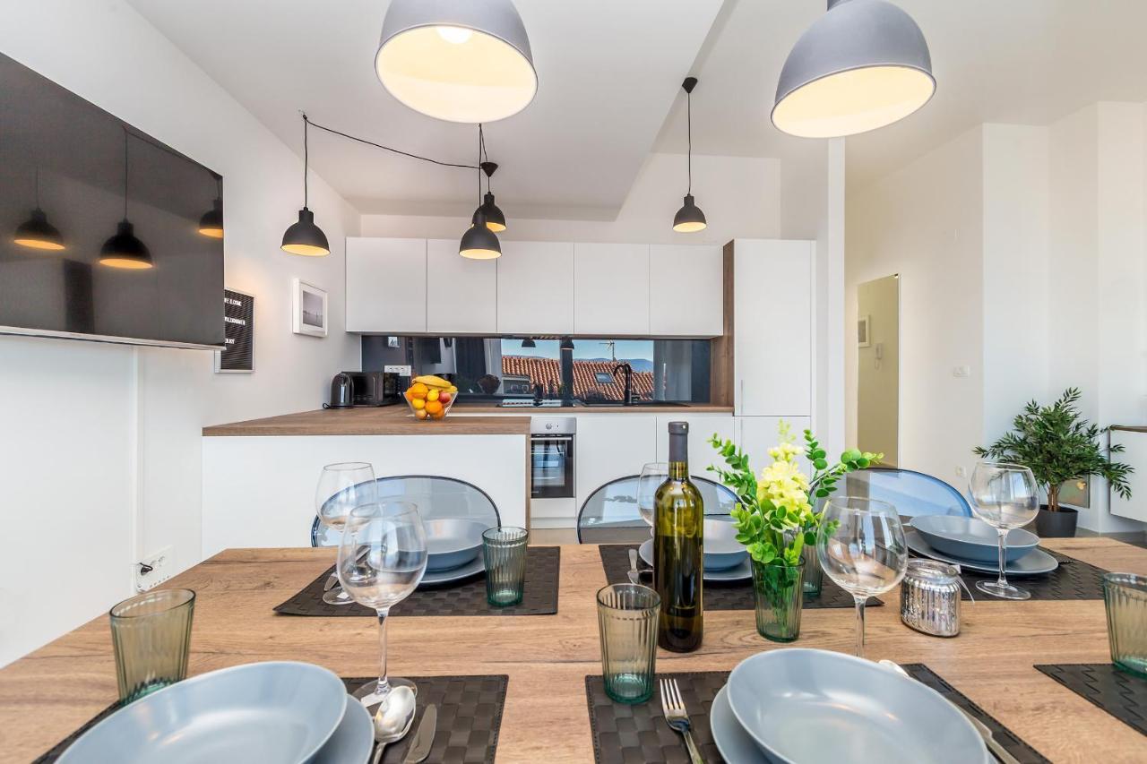 Apartments Solis Lacus Penthouse Njivice Bagian luar foto