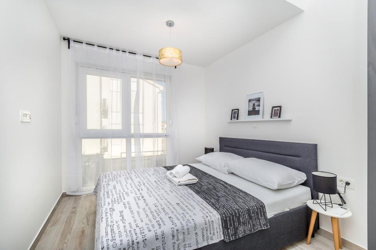 Apartments Solis Lacus Penthouse Njivice Bagian luar foto