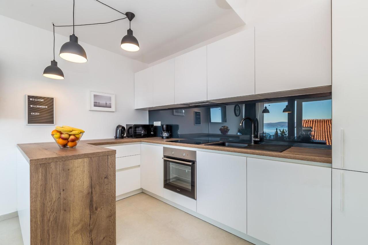 Apartments Solis Lacus Penthouse Njivice Bagian luar foto