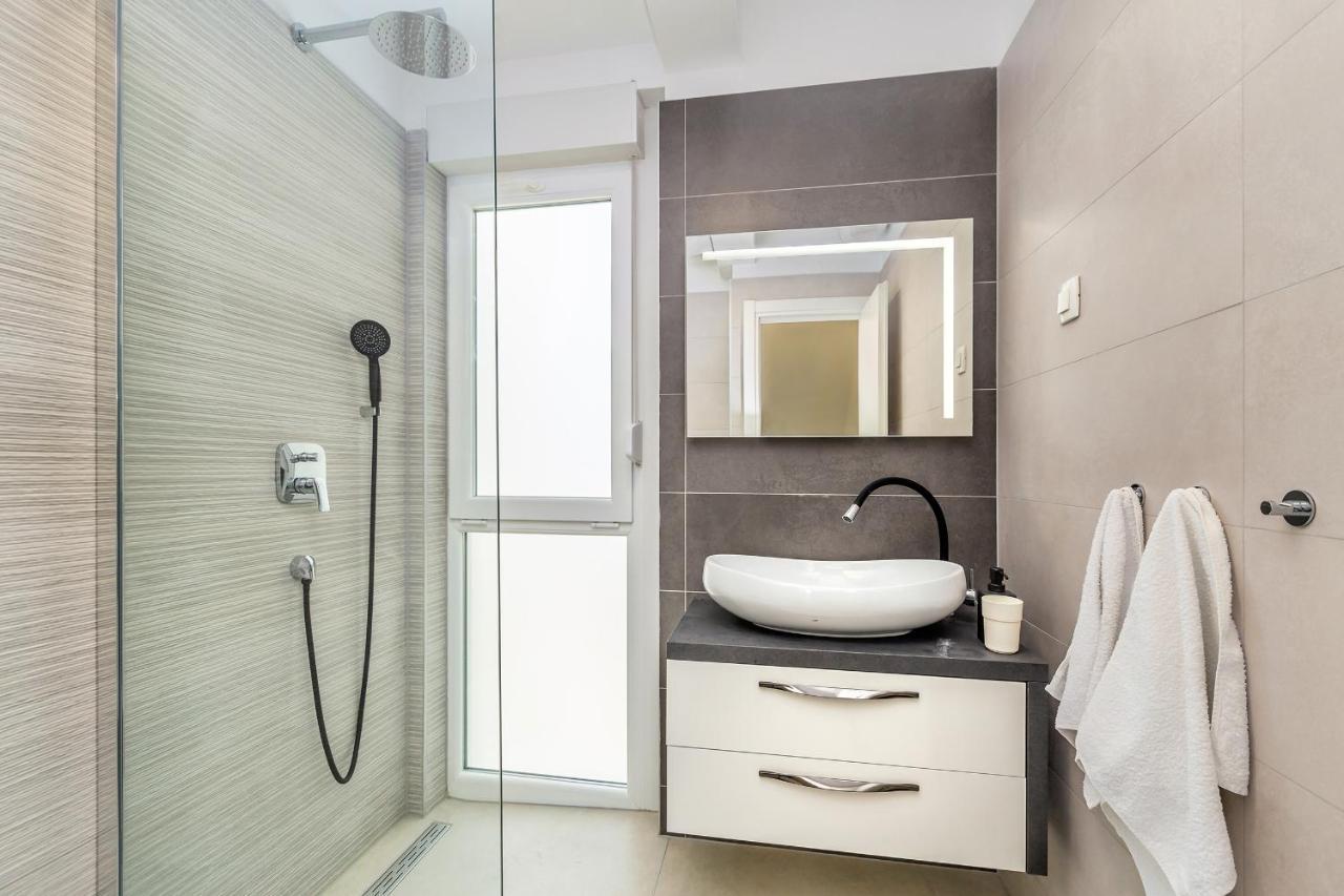 Apartments Solis Lacus Penthouse Njivice Bagian luar foto