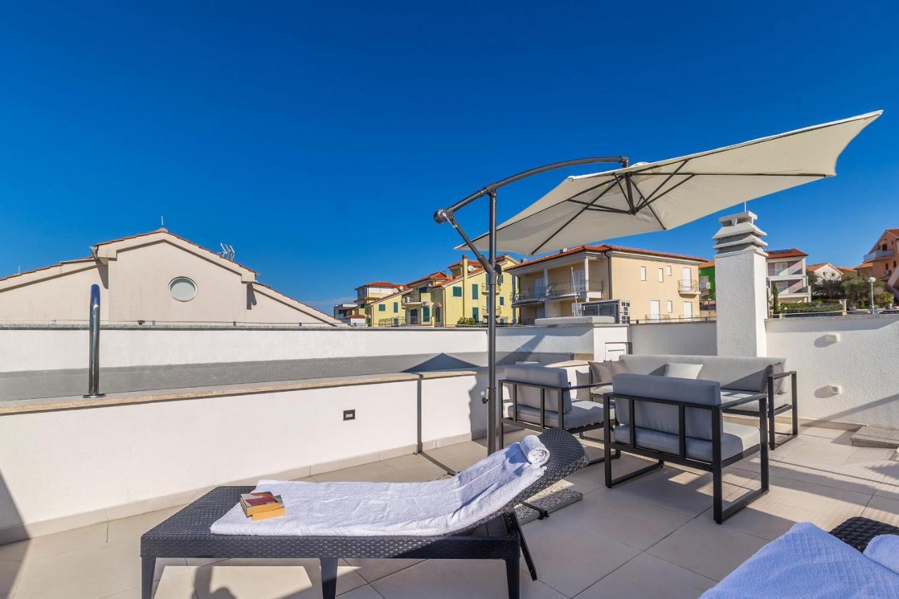Apartments Solis Lacus Penthouse Njivice Bagian luar foto