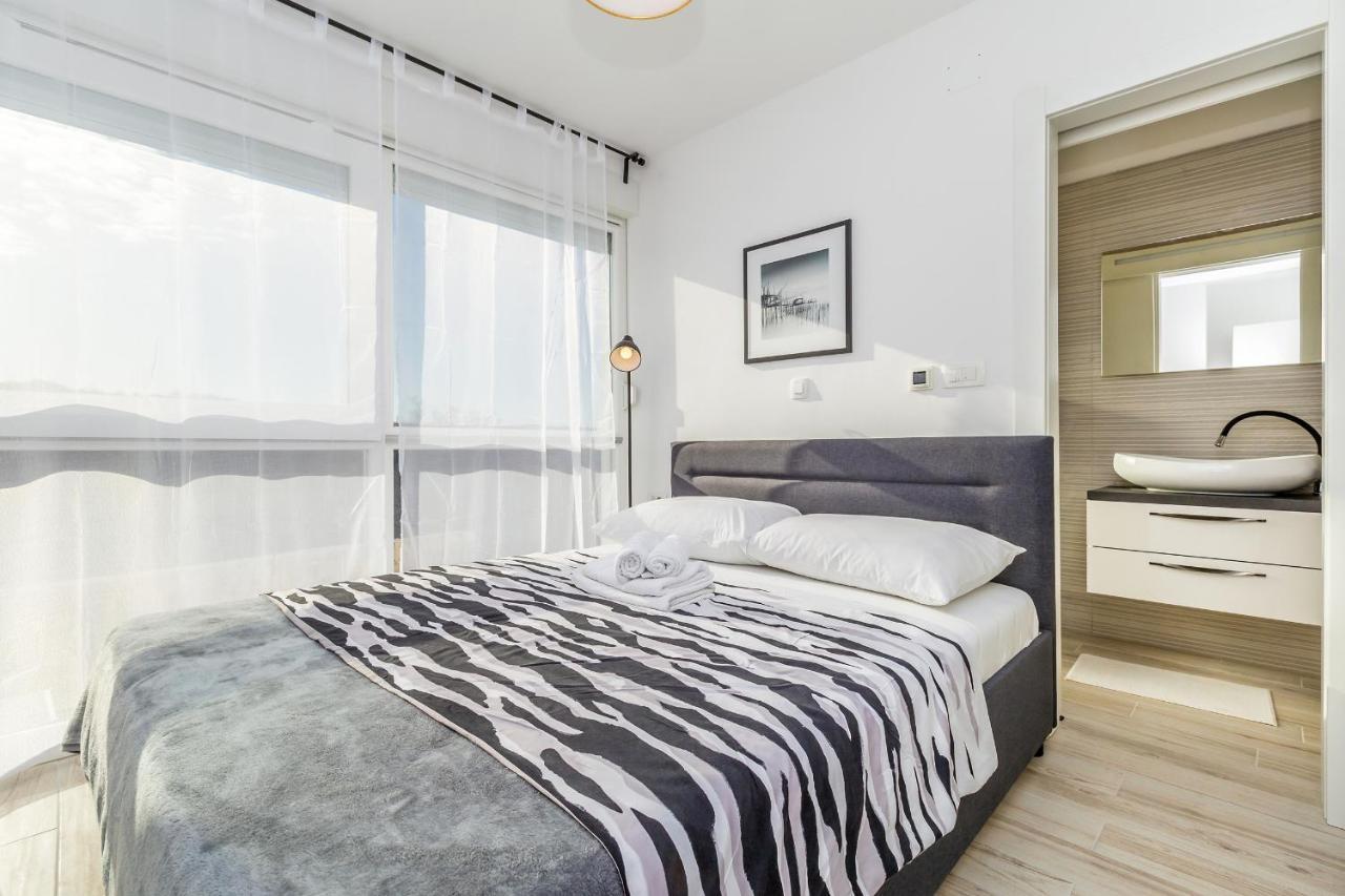 Apartments Solis Lacus Penthouse Njivice Bagian luar foto