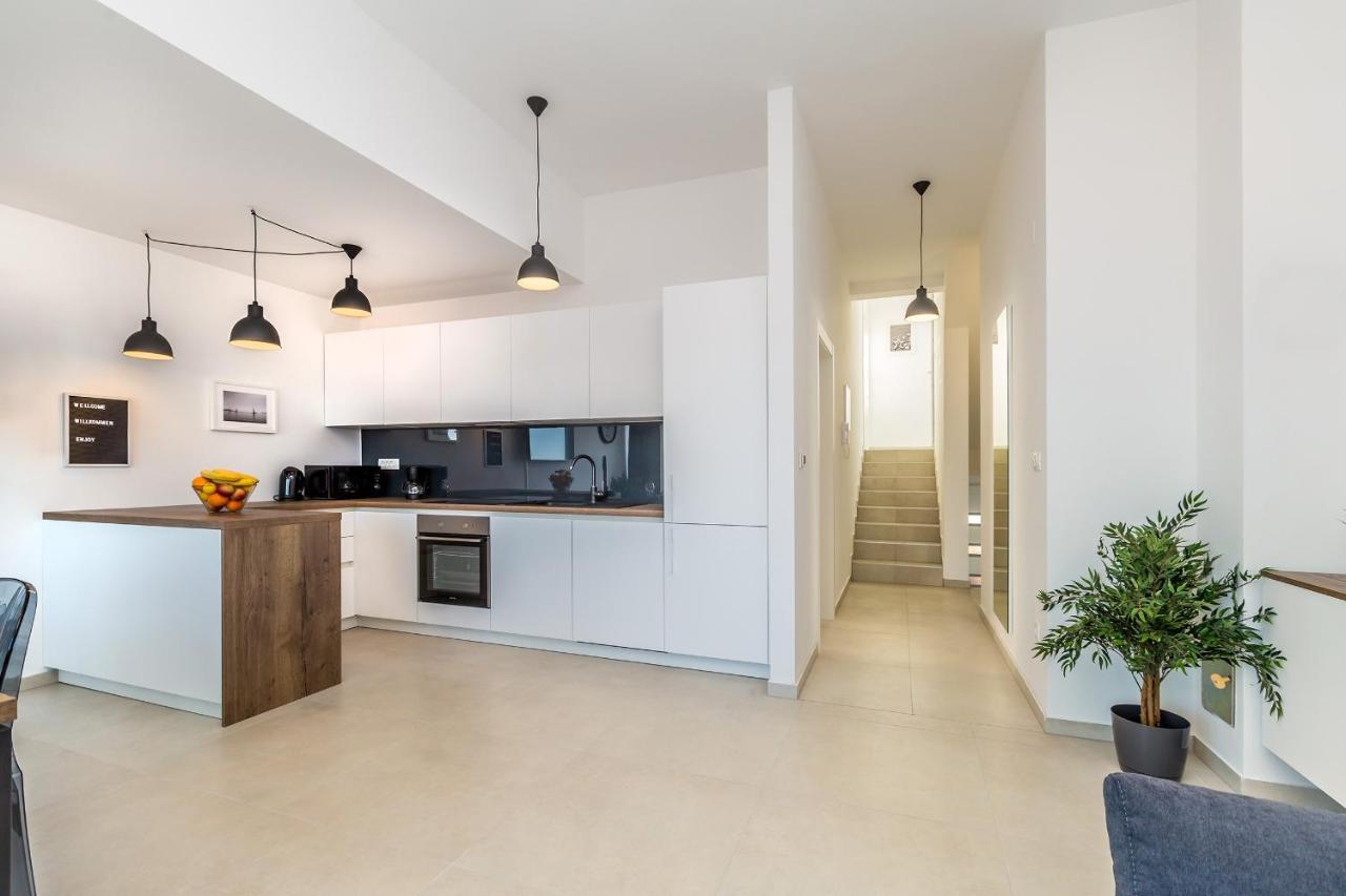 Apartments Solis Lacus Penthouse Njivice Bagian luar foto
