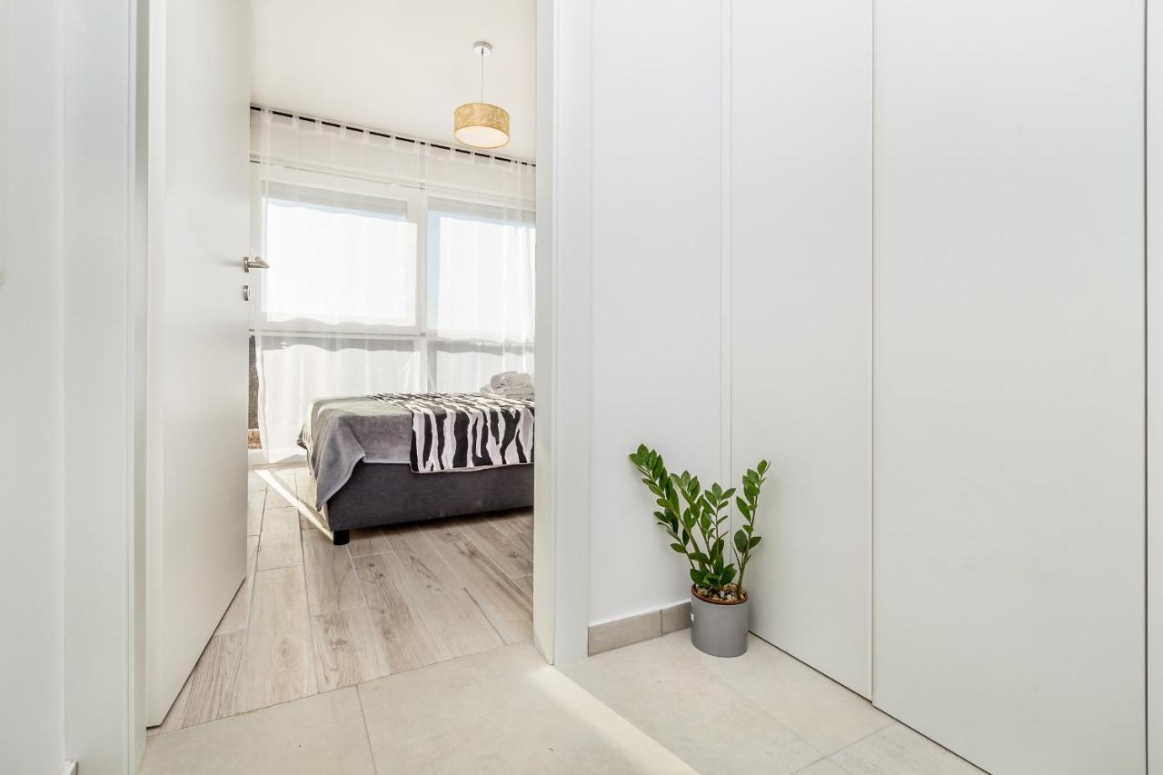 Apartments Solis Lacus Penthouse Njivice Bagian luar foto